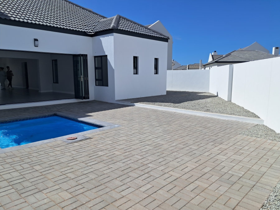 3 Bedroom Property for Sale in Sandy Point Western Cape